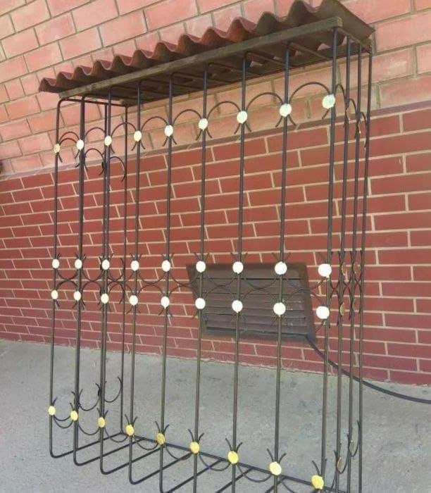 Козырек с медальонами, боковой ракурс