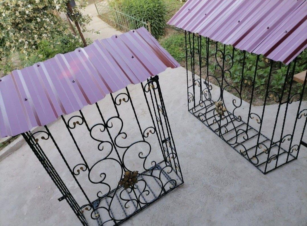 Винтажный козырек с растительным узором